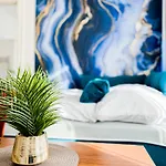 Erstklassiges Ferienapartment Citynah Mit 1 Schlafzimmer - Wifi, Tv, Kuechenzeile, Waschmaschine&trockner *