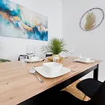Erstklassiges Ferienapartment Citynah Mit 1 Schlafzimmer - Wifi, Tv, Kuechenzeile, Waschmaschine&trockner * Leipzig