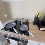 Appartement Erstklassiges Ferienapartment Citynah Mit 1 Schlafzimmer - Wifi, Tv, Kuechenzeile, Waschmaschine&trockner Leipzig
