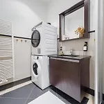 Appartement Erstklassiges Ferienapartment Citynah Mit 1 Schlafzimmer - Wifi, Tv, Kuechenzeile, Waschmaschine&trockner