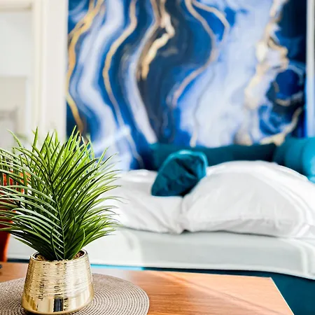 Erstklassiges Ferienapartment Citynah Mit 1 Schlafzimmer - Wifi, Tv, Kuechenzeile, Waschmaschine&trockner *