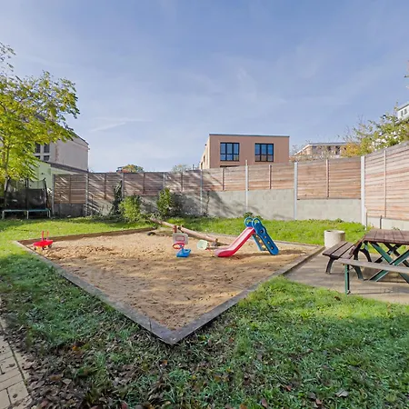Erstklassiges Ferienapartment Citynah Mit 1 Schlafzimmer - Wifi, Tv, Kuechenzeile, Waschmaschine&trockner شقة
