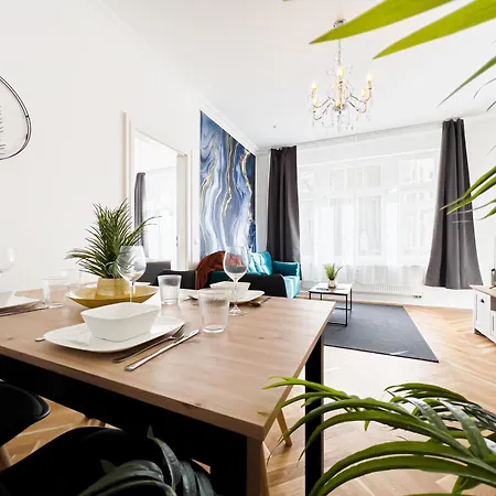 Apartment Erstklassiges Ferienapartment Citynah Mit 1 Schlafzimmer - Wifi, Tv, Kuechenzeile, Waschmaschine&trockner