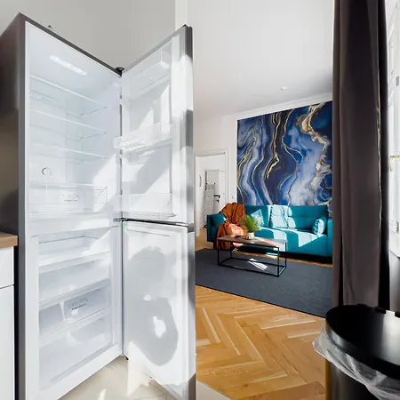 Apartment Erstklassiges Ferienapartment Citynah Mit 1 Schlafzimmer - Wifi, Tv, Kuechenzeile, Waschmaschine&trockner *