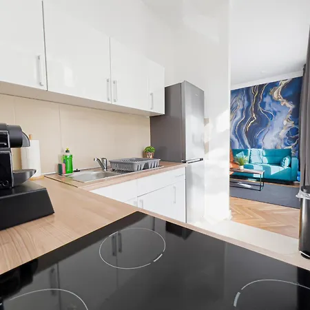 Erstklassiges Ferienapartment Citynah Mit 1 Schlafzimmer - Wifi, Tv, Kuechenzeile, Waschmaschine&trockner *