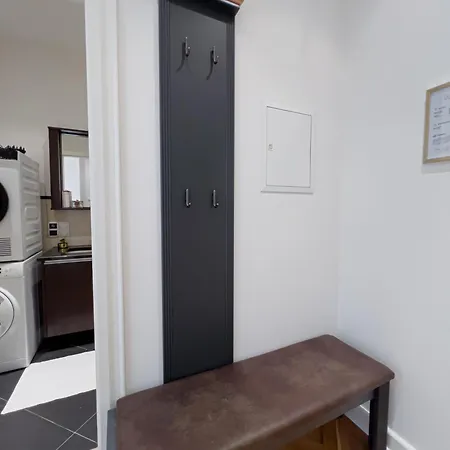 Erstklassiges Ferienapartment Citynah Mit 1 Schlafzimmer - Wifi, Tv, Kuechenzeile, Waschmaschine&trockner لبسيا