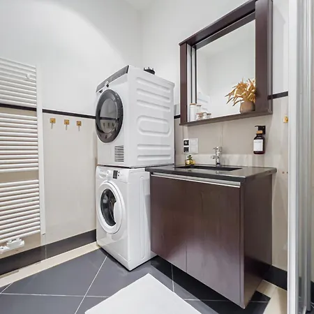 شقة Erstklassiges Ferienapartment Citynah Mit 1 Schlafzimmer - Wifi, Tv, Kuechenzeile, Waschmaschine&trockner